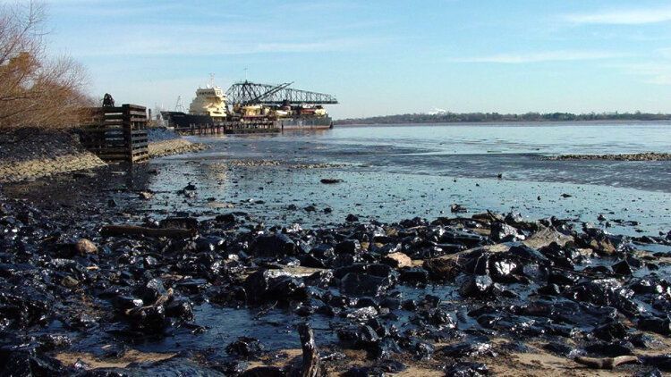 BeachTech aiuta a mantenere pulita la sabbia dopo l'eliminazione del petrolio