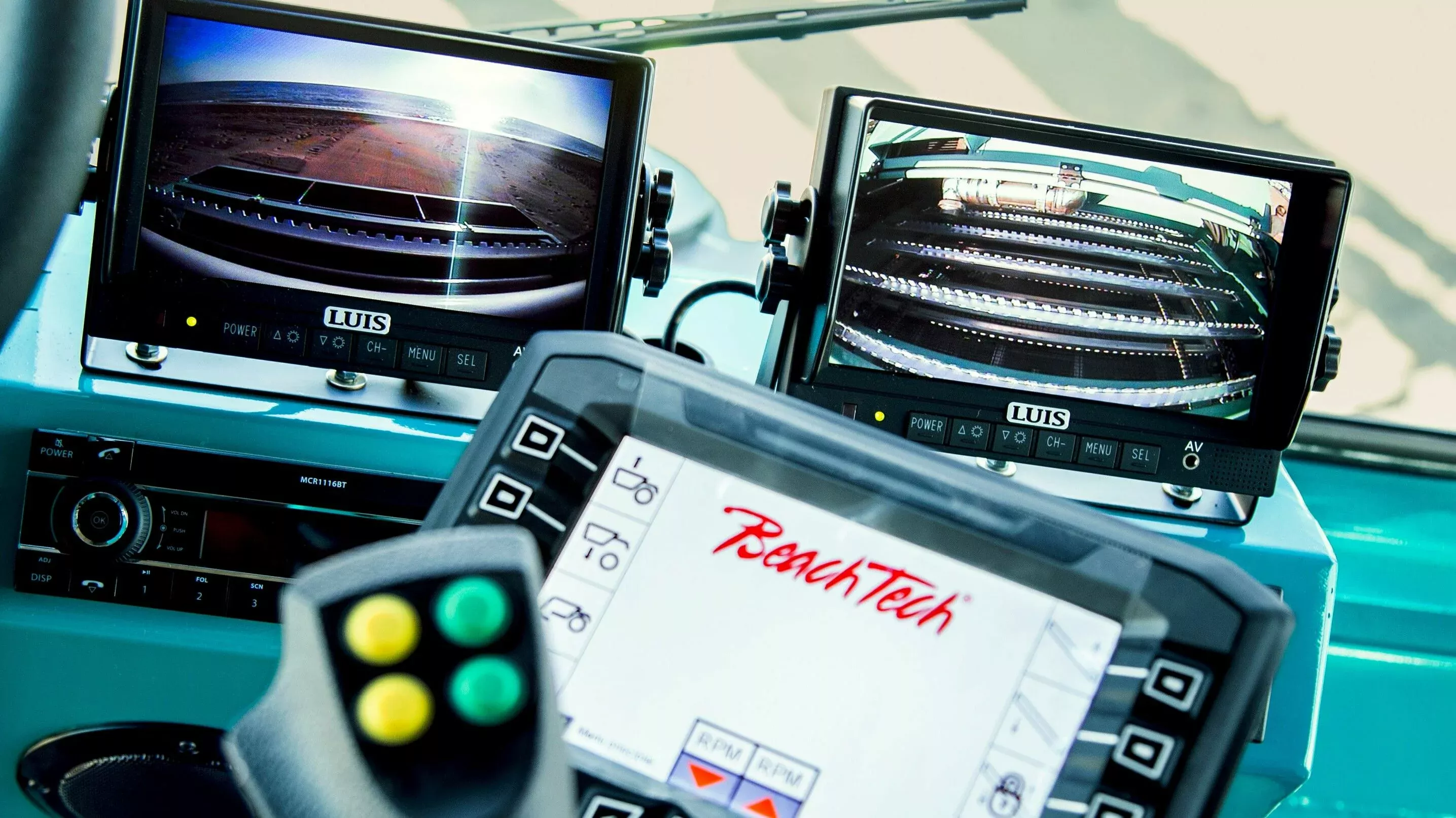 Strandreiniger BeachTech 5500 Fahrzeuginnenraum Displayansicht 