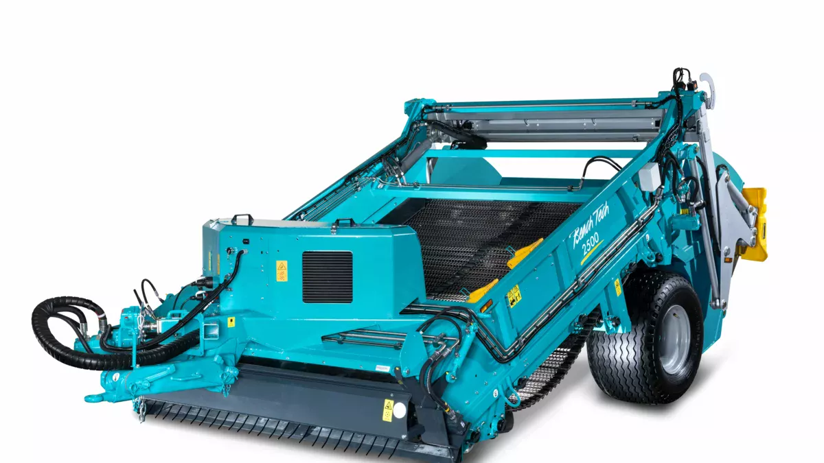 BeachTech 2500: a tractor-towed sand sifter