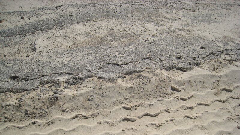 BeachTech |Ölpest Sand mit Öl verschmutzt