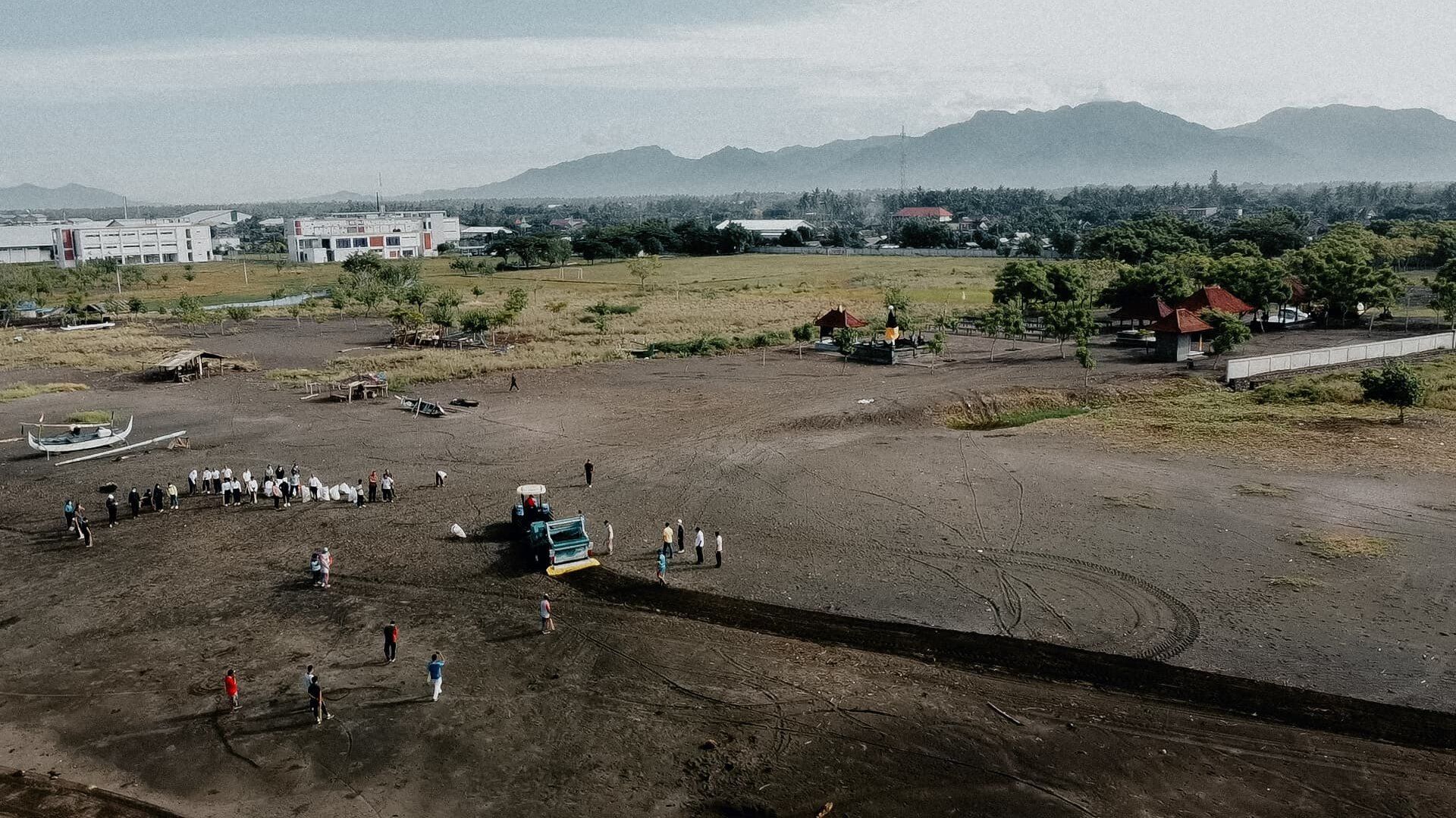 Le BeachTech a apporté son aide, dans le cadre du Projet STOP, lors d'une opération de nettoyage des plages, à Jembrana, sur la côte nord-ouest de Bali.