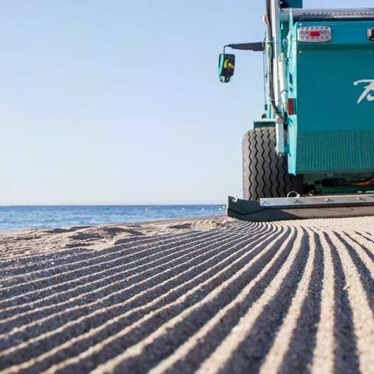 The BeachTech 5500 is a self-propelled beach cleaning machine for large beaches