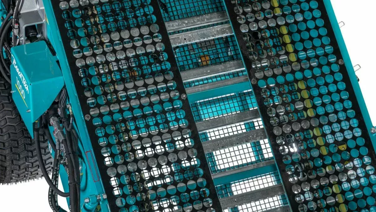 Limpiador de playas arrastrado BeachTech 1000 criba vibratoria de cerca 