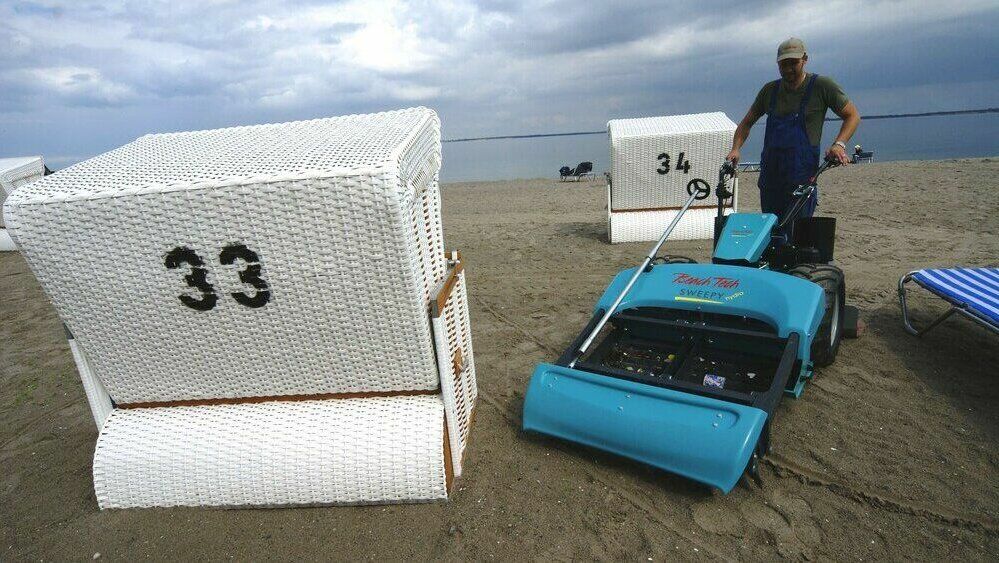 Démonstration de nettoyage de plage BeachTech Sweepy Walk-Behind 