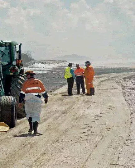 BeachTech Finisher und ein sauberer Strand in Nahaufnahme