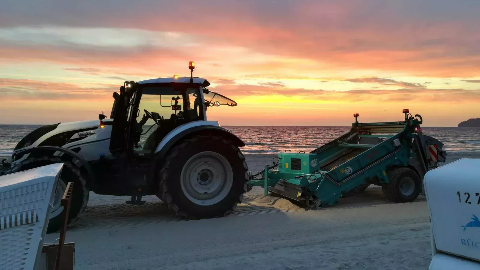 Ein BeachTech 2500 sorgt auf Rügen für einen sauberen und sicheren Strand.