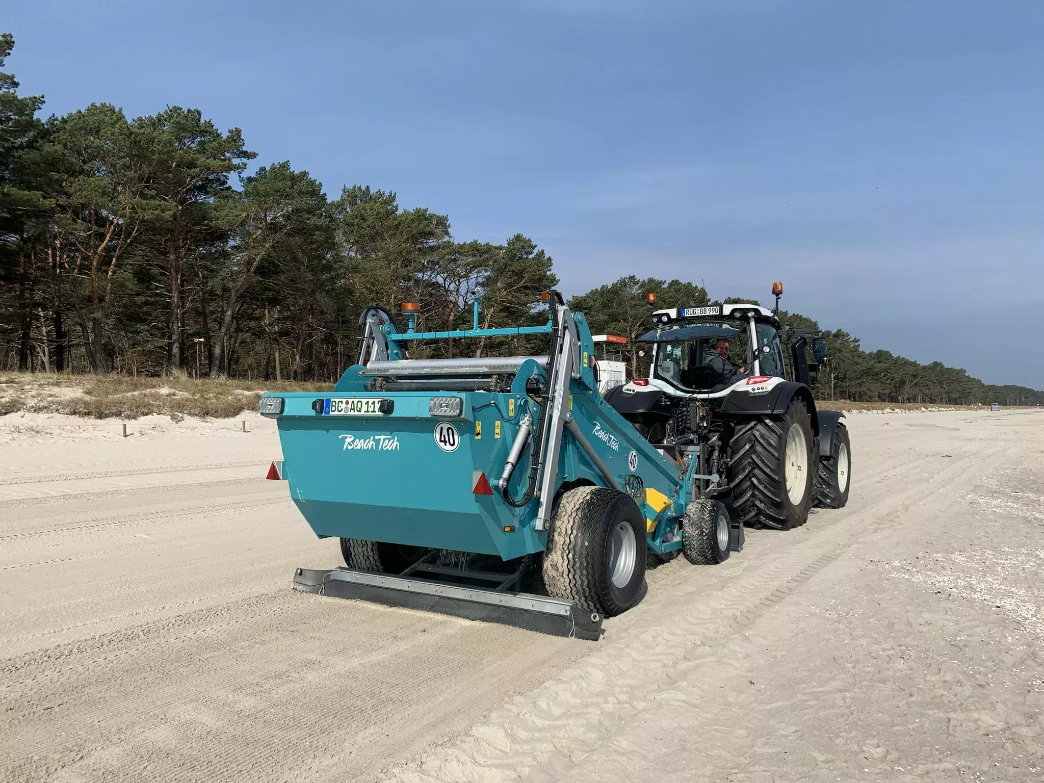 BeachTech 1500 pulisce una grande spiaggia