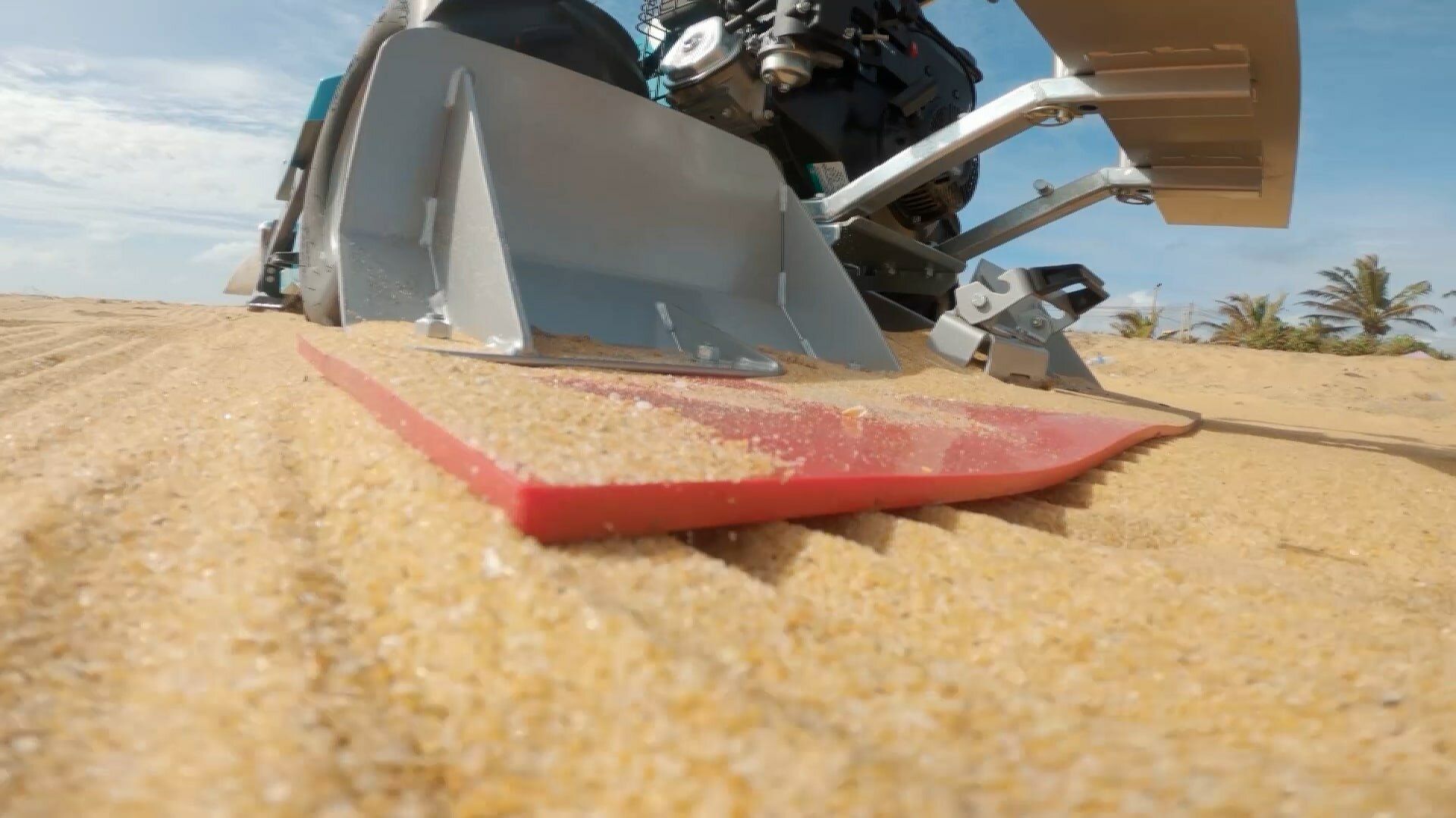 BeachTech finisher and a clean beach in close-up