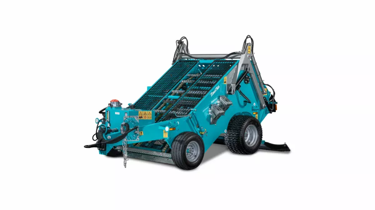 BeachTech 2500: a tractor-towed sand sifter